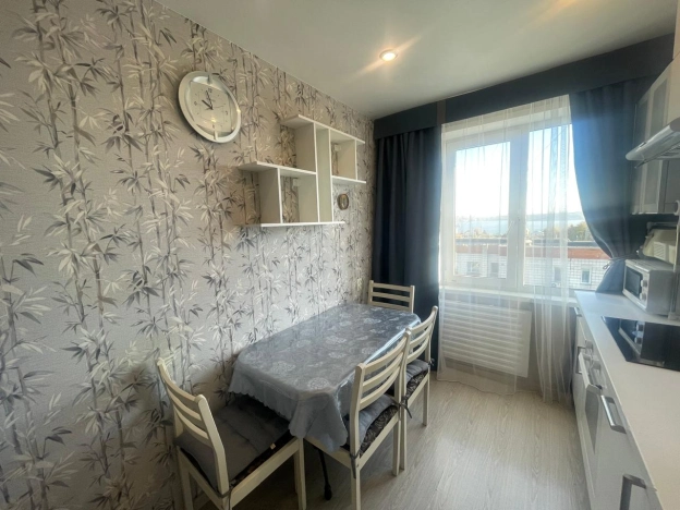 Купить трехкомнатную квартиру на улице Жилмассив в Новосибирской области. Вариант № 9739552, 3, площадь -  квм, цена 8500000 рублей