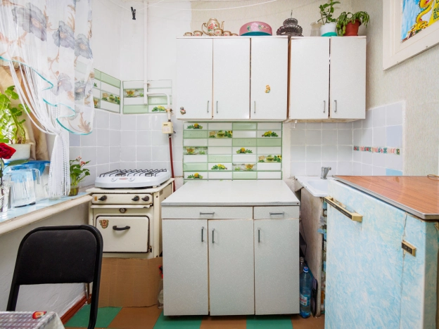 Купить однокомнатную квартиру в Омске. Вариант № 5831996, 4, площадь -  квм, цена 2490000 рублей