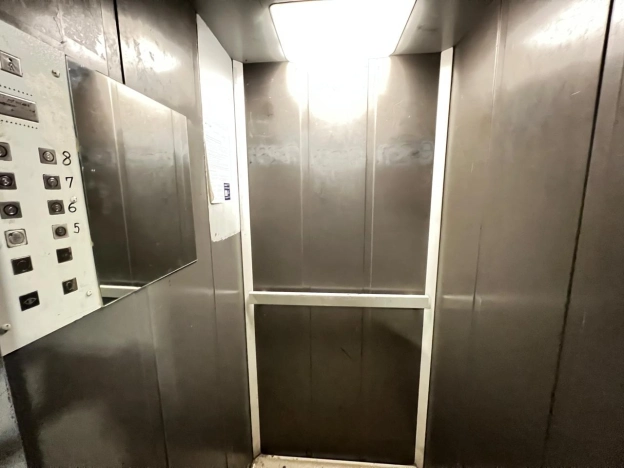 Купить квартиру в Москве. Вариант № 10419760, 33, площадь -  квм, цена 27200000 рублей