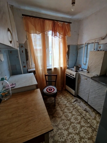 Купить трехкомнатную квартиру на вторичке в Микрорайоне 4-й, Элиста в Элисте. Вариант № 31180, 3, площадь -  квм, цена 3600000 рублей