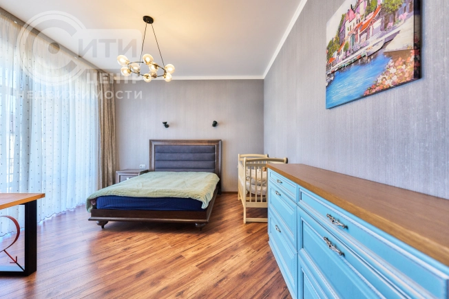 Купить квартиру на вторичке на улице Маршала Вершинина в Воронежской области. Вариант № 33628, 4, площадь -  квм, цена 15800000 рублей