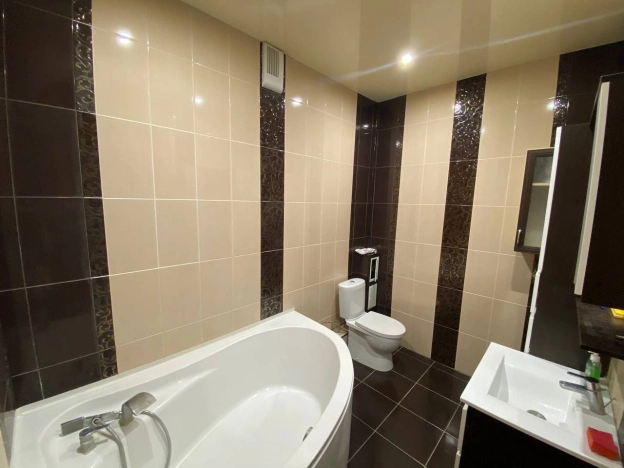 Купить трехкомнатную квартиру на вторичке в Микрорайоне 8-й, Элиста в Элисте. Вариант № 48925, 9, площадь -  квм, цена 7900000 рублей