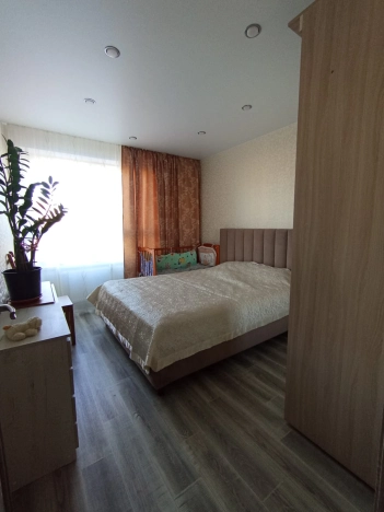 Купить трехкомнатную квартиру в районе Калининский в Новосибирске. Вариант № 6143137, 5, площадь -  квм, цена 8050000 рублей