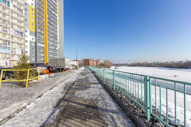 Купить трехкомнатную квартиру в районе Ленинский в Новосибирске. Вариант № 50925, 28, площадь -  квм, цена 6300000 рублей