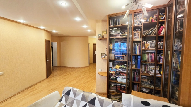 Купить трехкомнатную квартиру на вторичке на улице Пригородное шоссе в Московской области. Вариант № 9780846, 12, площадь -  квм, цена 18980000 рублей