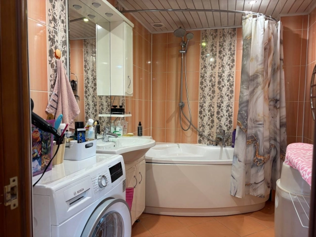 Купить трехкомнатную квартиру на улице Норильская в Улан-Удэ. Вариант № 1664719, 5, площадь -  квм, цена 18500000 рублей