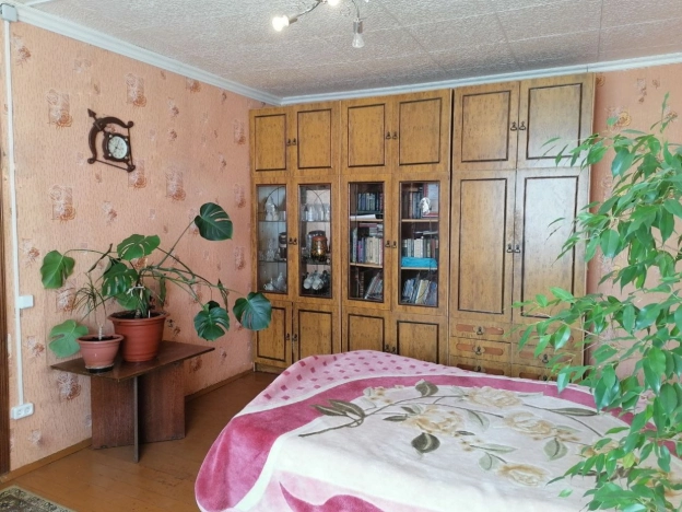 Купить многокомнатную квартиру на вторичке в Калужской области. Вариант № 13352, 2, площадь -  квм, цена 1700000 рублей