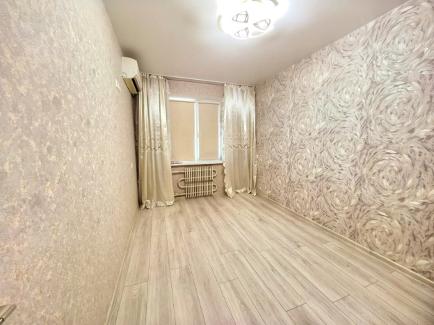 Купить трехкомнатную квартиру в Микрорайоне 8-й, Элиста в Элисте. Вариант № 9090985, 0, площадь -  квм, цена 6100000 рублей