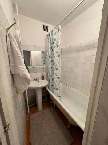 Купить трехкомнатную квартиру в Микрорайоне Золотая Нива в Новосибирске. Вариант № 6904965, 4, площадь -  квм, цена 6420000 рублей