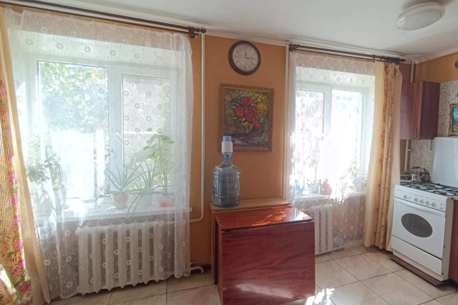 Купить трехкомнатную квартиру в Ростовской области. Вариант № 2823943, 4, площадь -  квм, цена 4730000 рублей