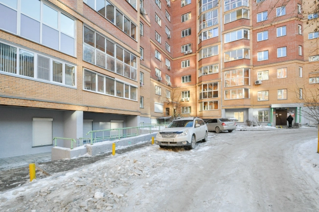 Купить трехкомнатную квартиру в Новосибирске. Вариант № 9487236, 32, площадь -  квм, цена 12000000 рублей