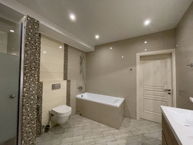 Купить трехкомнатную квартиру в районе Центральный в Калининграде. Вариант № 5957, 22, площадь -  квм, цена 13500000 рублей