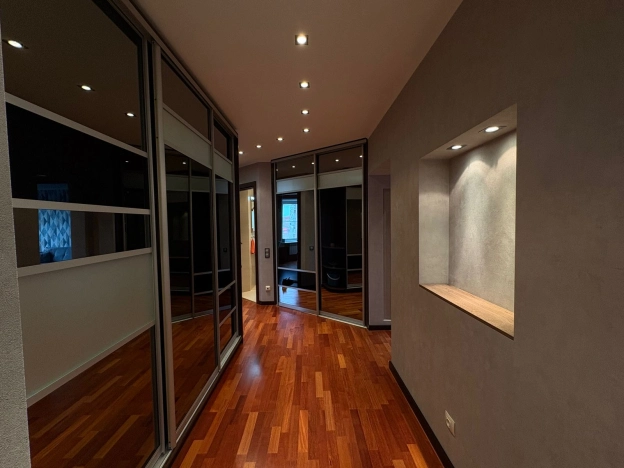 Купить трехкомнатную квартиру в Санкт-Петербурге. Вариант № 8875757, 13, площадь -  квм, цена 20500000 рублей