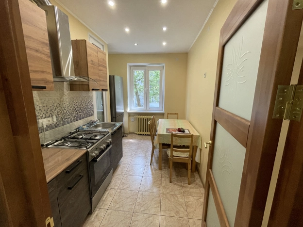 . Вариант № 243790, 12, площадь - 92 квм, цена 50000 рублей