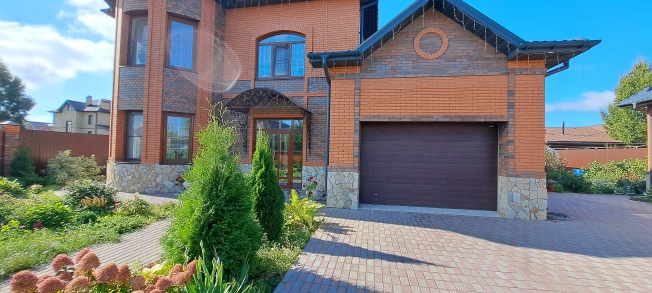 Купить дом в Омске. Вариант № 19501, 37, площадь -  квм, цена 30500000 рублей