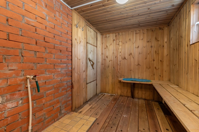 Купить дом в Омске. Вариант № 5779, 38, площадь -  квм, цена 9360000 рублей