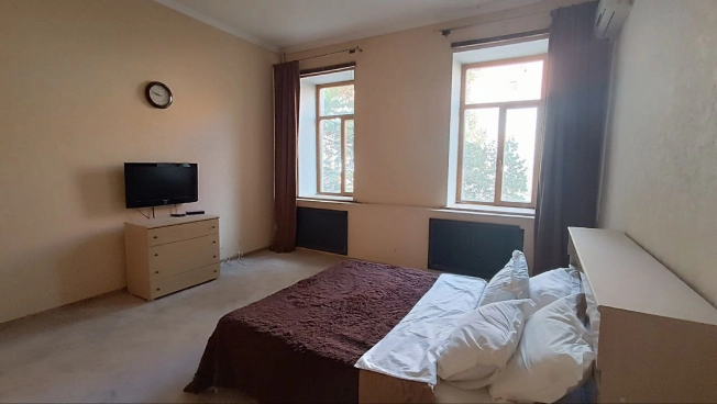 Купить однокомнатную квартиру в районе Центральный в Воронеже. Вариант № 8389680, 6, площадь -  квм, цена 6500000 рублей