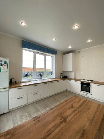 Купить дом в Микрорайоне Прометей, Октябрьский в Октябрьском. Вариант № 10335316, 8, площадь -  квм, цена 15900000 рублей