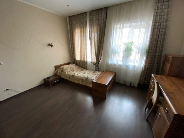 Купить трехкомнатную квартиру в Микрорайоне 5-й в Вологде. Вариант № 8673, 8, площадь -  квм, цена 17380000 рублей