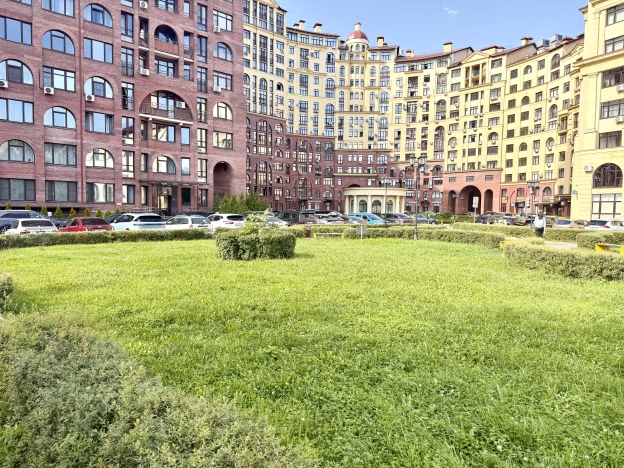 Купить квартиру в Москве. Вариант № 2188341, 28, площадь - квм, цена 17800000.0000 рублей