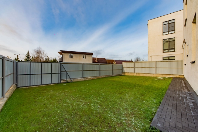 Купить дом в Москве. Вариант № 9823242, 4, площадь - квм, цена 35000000 рублей