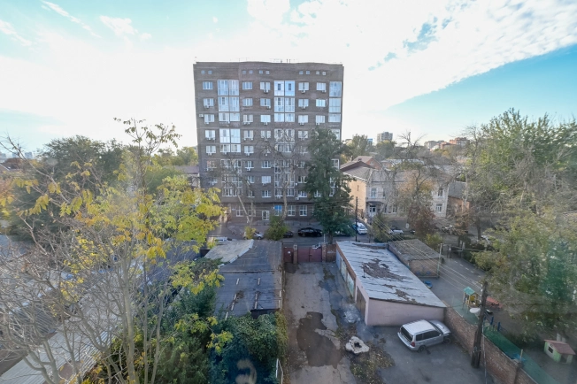 Купить трехкомнатную квартиру в Ростовской области. Вариант № 8013332, 12, площадь -  квм, цена 6200000 рублей