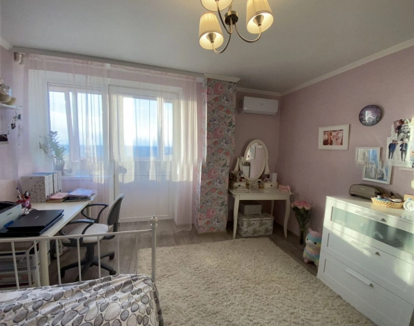 Купить трехкомнатную квартиру в Ростовской области. Вариант № 3300547, 2, площадь -  квм, цена 11999999 рублей