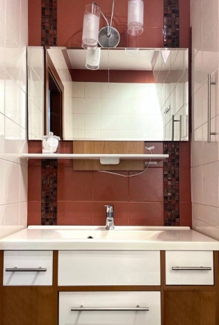 Купить однокомнатную квартиру на вторичке у метро Василеостровская в Санкт-Петербурге. Вариант № 436594, 24, площадь -  квм, цена 24750000 рублей