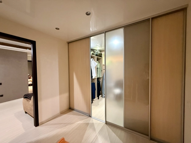 Купить четырехкомнатную квартиру в Волгограде. Вариант № 9012, 32, площадь -  квм, цена 9999999 рублей