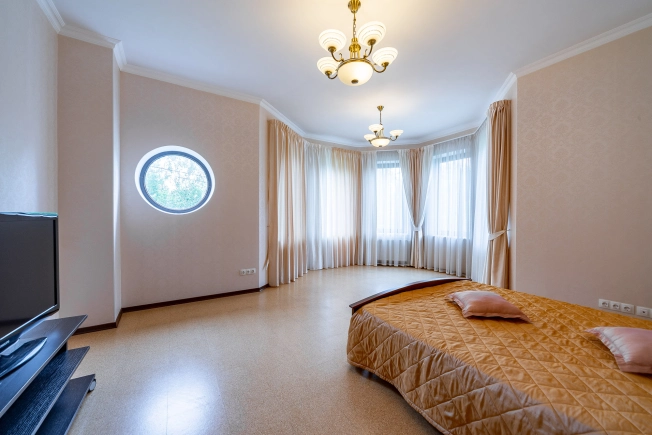 Купить таунхаус в Ленинградской области. Вариант № 58398, 24, площадь -  квм, цена 90000000 рублей