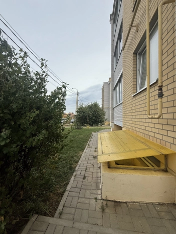 Купить четырехкомнатную квартиру в Волгограде. Вариант № 9012, 46, площадь -  квм, цена 9999999 рублей