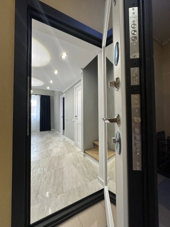 . Вариант № 46930, 22, площадь - 52 квм, цена 10999999 рублей