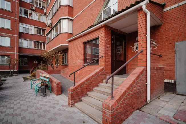 Купить трехкомнатную квартиру в Омске. Вариант № 8417924, 24, площадь -  квм, цена 18950000 рублей