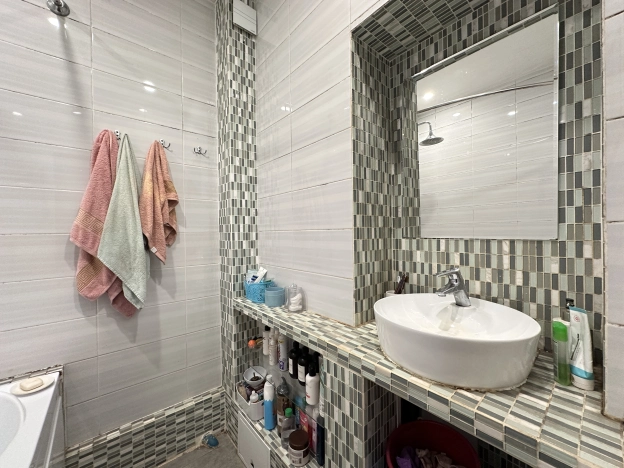 Купить трехкомнатную квартиру в районе Выборгский в Санкт-Петербурге. Вариант № 3918625, 9, площадь -  квм, цена 13700000 рублей