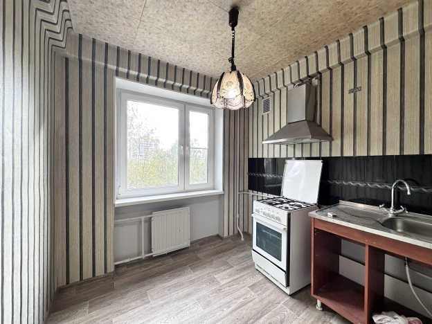 Купить трехкомнатную квартиру в районе Выборгский в Санкт-Петербурге. Вариант № 46168, 9, площадь -  квм, цена 9100000 рублей