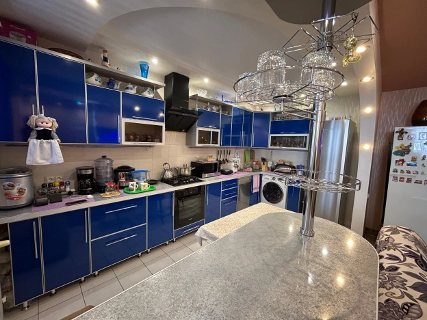 Купить трехкомнатную квартиру в Кузнецке. Вариант № 29641, 0, площадь -  квм, цена 8420000 рублей