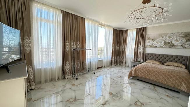 Купить дом на улице Ленина в Сочи. Вариант № 2079271, 21, площадь -  квм, цена 275000000 рублей