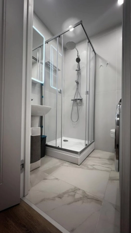 Купить квартиру в Москве. Вариант № 10223831, 8, площадь -  квм, цена 10000000 рублей