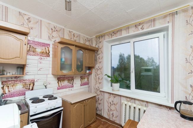 Купить однокомнатную квартиру в Микрорайоне 6-й, Тобольск в Тобольске. Вариант № 44394, 4, площадь -  квм, цена 2700000 рублей