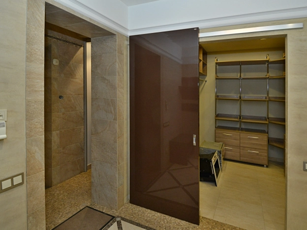 Купить трехкомнатную квартиру в районе Центральный в Новосибирске. Вариант № 1767962, 29, площадь -  квм, цена 30000000 рублей