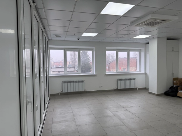 Снять коммерческую недвижимость в Ростове-на-Дону. Вариант № 35524, 5, площадь -  квм, цена 195000 рублей