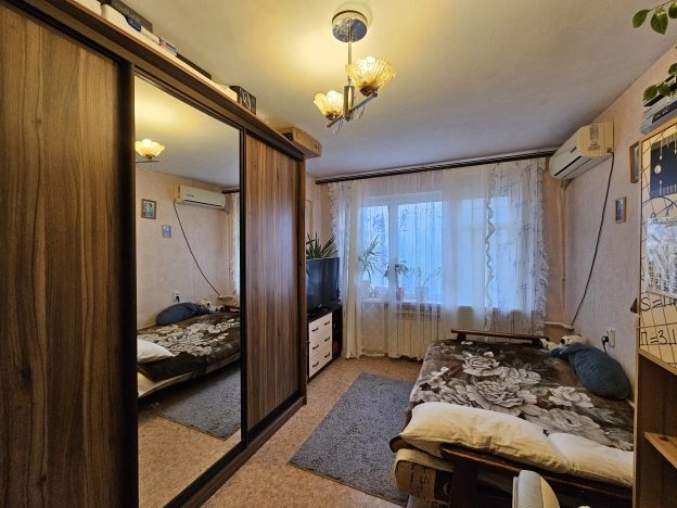 Купить однокомнатную квартиру в районе Дзержинский в Волгограде. Вариант № 18485, 4, площадь -  квм, цена 2650000 рублей