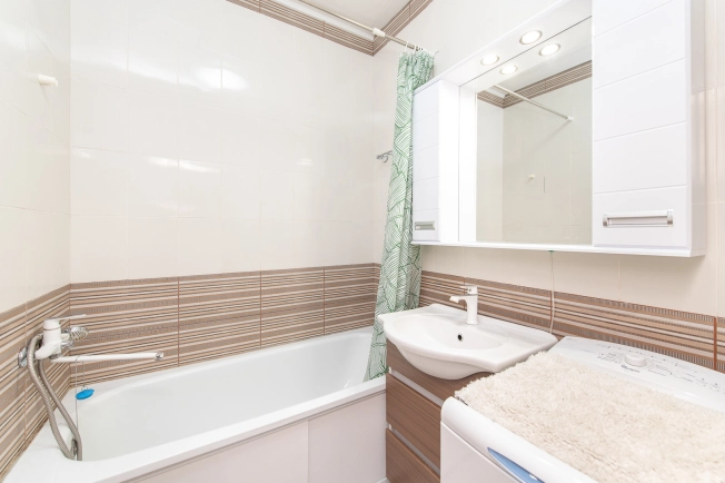 Купить двухкомнатную квартиру в Микрорайоне 142-й, Магнитогорск в Магнитогорске. Вариант № 6717140, 12, площадь -  квм, цена 4800000 рублей