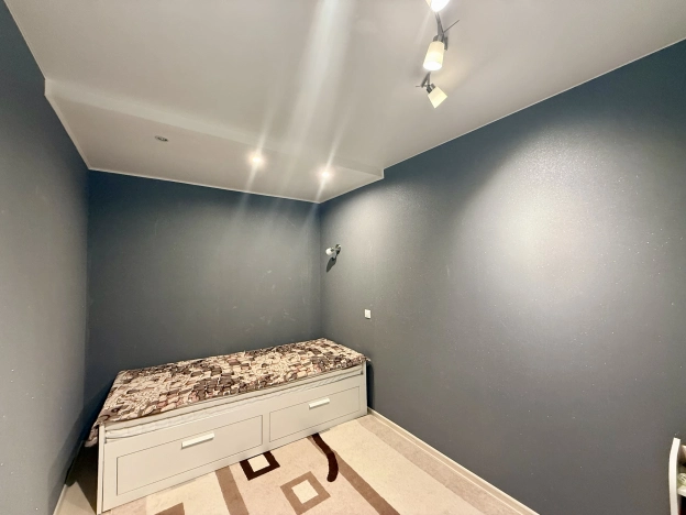 Купить четырехкомнатную квартиру в Волгограде. Вариант № 9012, 41, площадь -  квм, цена 9999999 рублей