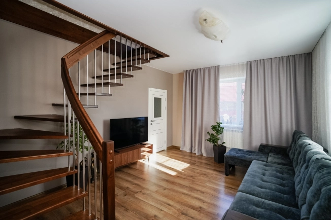 Купить дом в Микрорайоне Порт-Артур в Омске. Вариант № 7693937, 3, площадь -  квм, цена 23690000 рублей