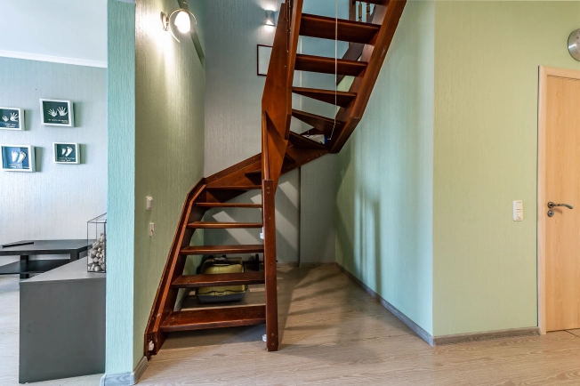 Купить трехкомнатную квартиру у метро Горьковская в Санкт-Петербурге. Вариант № 44898, 6, площадь -  квм, цена 19450000 рублей