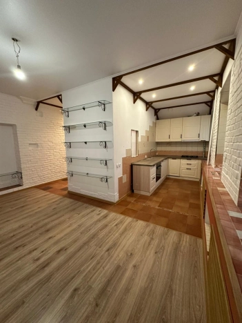 Купить квартиру на улице Стартовая в Орске. Вариант № 7590633, 5, площадь - квм, цена 3250000 рублей