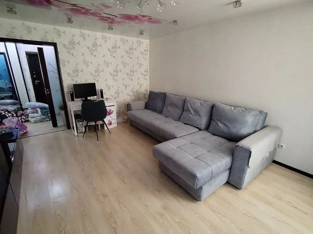 Купить однокомнатную квартиру в районе Калининский в Новосибирске. Вариант № 8353491, 4, площадь -  квм, цена 7150000 рублей