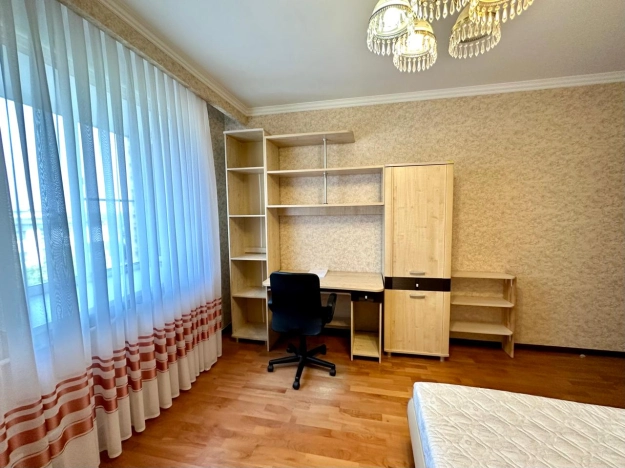 Купить трехкомнатную квартиру в Калуге. Вариант № 235911, 19, площадь -  квм, цена 21000000 рублей