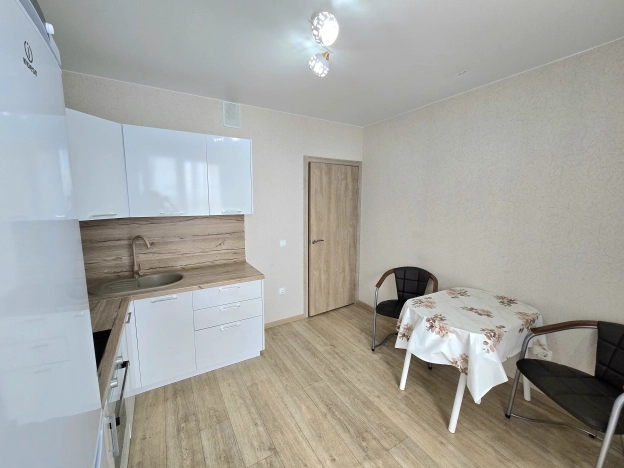 Купить однокомнатную квартиру в Воронеже. Вариант № 7592855, 2, площадь - квм, цена 4050000 рублей